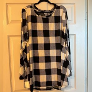 Cute black & white top